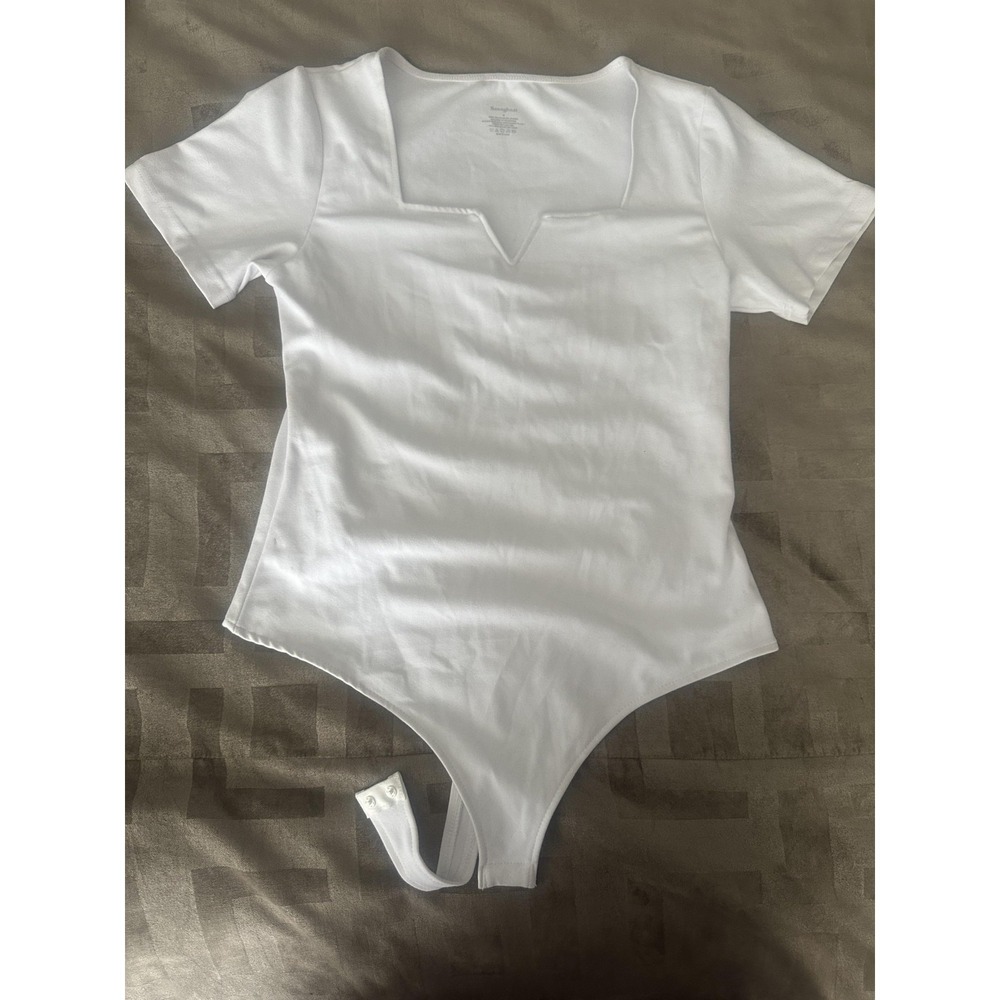 Saungkuai Bodysuit Womens Medium White Short Sleeve‎ Notch Neck Snap Crotch